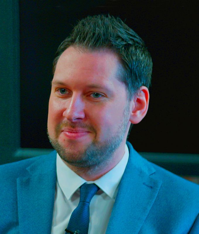 Oliver, Casino Manager